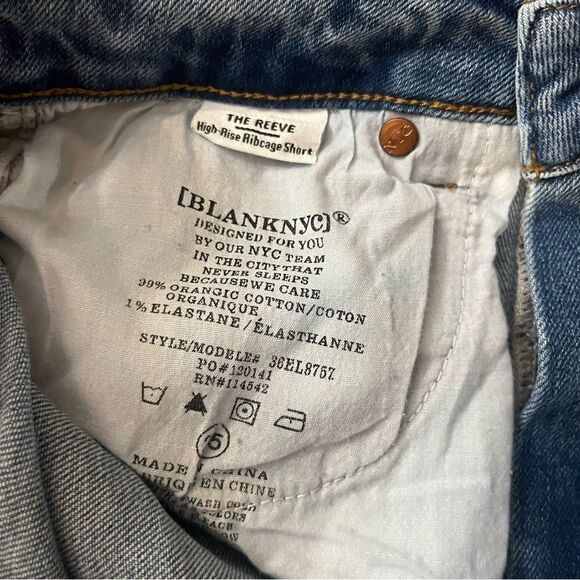 BLANK NYC The Reeve Short in Medium Wash Size 25 Distressed High Rise Cut Offs - Picture 11 of 13
